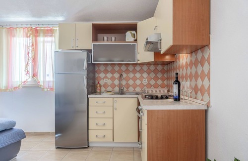 Istok Apartment | Apartments Ivo (36191-A1) - Makarska