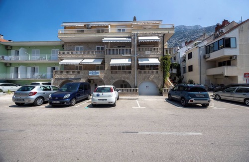Istok Apartment | Apartments Ivo (36191-A3) - Makarska