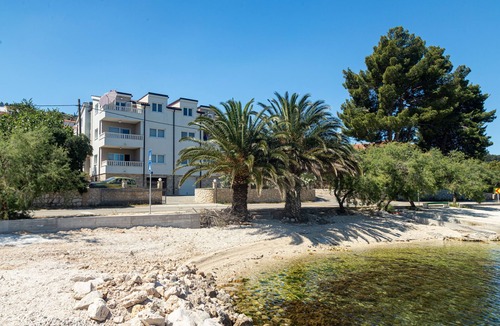 Mastrinka Apartment | Apartments Janja (30131-A4) - Arbanija (Ciovo)