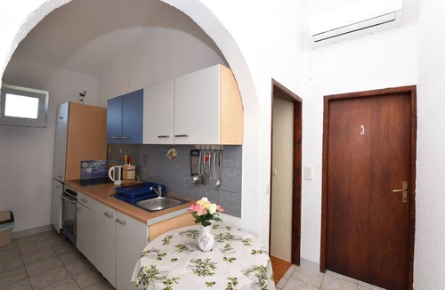 Primosten Burnji Apartment | Apartments Jurkic (78001-A6) - Dolac