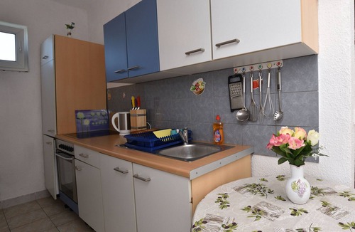 Primosten Burnji Apartment | Apartments Jurkic (78001-A6) - Dolac