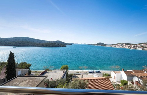 Tijesno Apartment | Apartments Kaina Tisno - sea view (yellow)