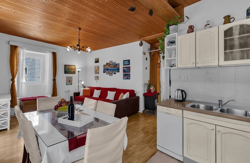 Vrpolje Apartment | Apartments Kata - Three Bedroom Apartment with Balcony