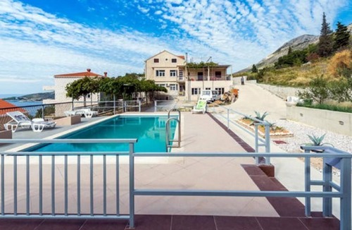 Zavrelje Apartment | Apartments Klis -Studio Apartment with Terrace - 2 (D)