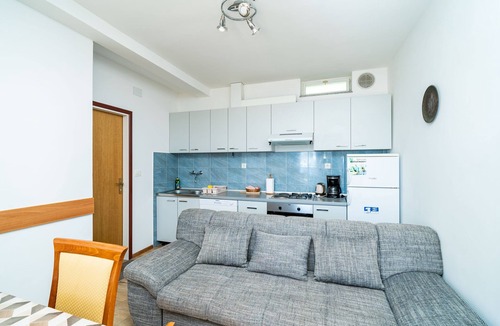 Zavrelje Apartment | Apartments Klis - Three Bedroom Apartment with Terrace - A7