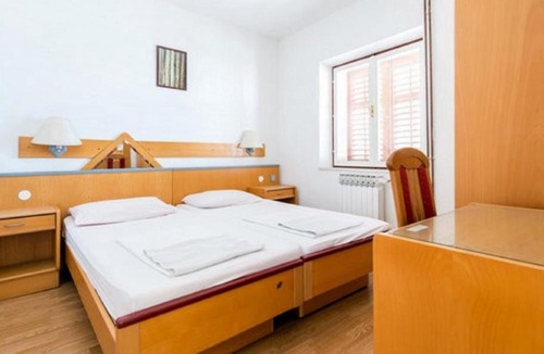 Zavrelje Apartment | apartments klis - three-bedroom apartment with terrace