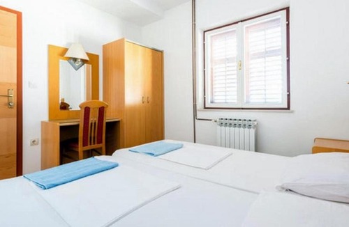 Zavrelje Apartment | apartments klis - three-bedroom apartment with terrace