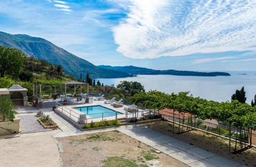Zavrelje Apartment | apartments klis -two-bedroom apartment with terrace