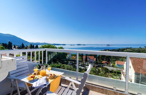 Brasina Apartment | Apartments Knego - Two Bedroom Apartment with Balcony and Sea View