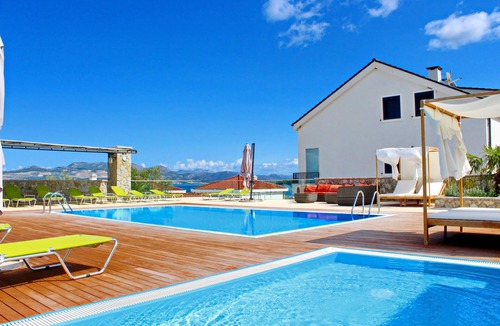 Drace Apartment | Apartments Kula - Three Bedroom Apartment with Terrace and Sea View C5