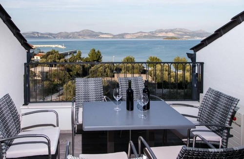 Drace Apartment | Apartments Kula - Three Bedroom Apartment with Balcony and Sea View-B5
