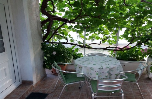 Banjol Apartment | Apartments Lavanda & More - One Bedroom Apartment with Shared Terrace