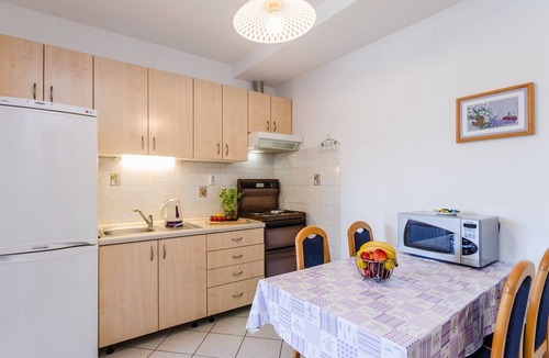 Selce Apartment | Apartments Lidija, (14725), Selce, hr