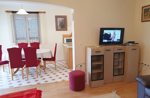 Vinisce Apartment | Apartments Ljiljana, (14586), Vinišce, hr