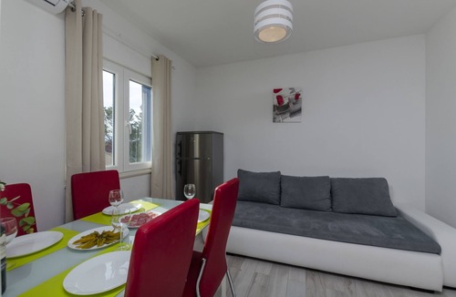 Ruskamen Apartment | Apartments Lorenzo (26581-A2) - Lokva Rogoznica
