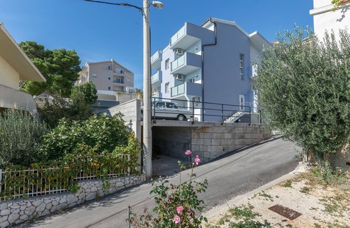 Ruskamen Apartment | Apartments Lorenzo (26581-A4) - Lokva Rogoznica