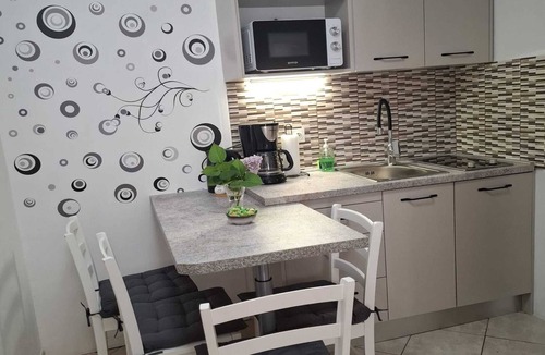 Vratarusa Apartment | Apartments Luka & Leona - Two Bedroom Apartment with Balcony Luka
