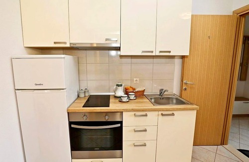 Sucuraj Apartment | Apartments Maja, (14479), Sucuraj, hr