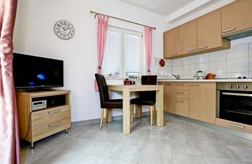 Sucuraj Apartment | Apartments Maja, (14481), Sucuraj, hr