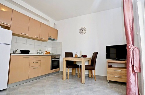Sucuraj Apartment | Apartments Maja, (14482), Sucuraj, hr