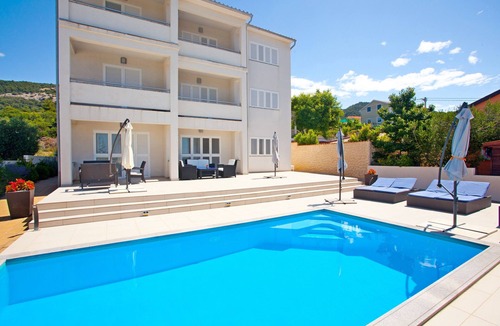 Banjol Apartment | Apartments Marija, (12886), Banjol, hr