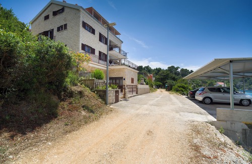 Brna Apartment | Apartments Marija, (13469), Brna, hr
