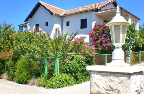Cove Makarac (Milna) Apartment | Apartments Marija, (14900), Milna, Croatia