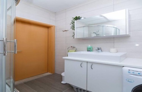 Supetar Apartment | Apartments Martić - Four Bedroom Apartment with Terrace and Sea View - (ST)