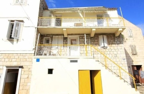 Cove Rogacic Apartment | Apartments Mat (10207-A2) - Vis - island Vis