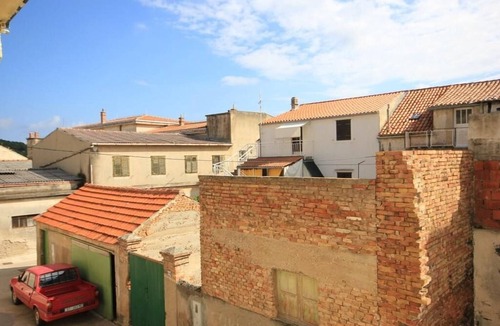 Cove Rogacic Apartment | Apartments Mat (10207-A2) - Vis - island Vis