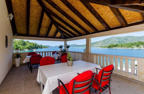 Krucica Apartment | Apartments Melany - Studio Apartment with Shared Terrace and Sea View