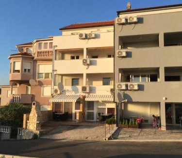 Omisalj Apartment | Apartments Michael & Petra , Omisalj, Insel Krk, Kroatien