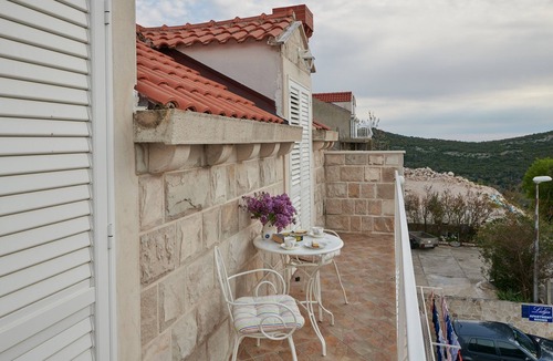 Zvekovica Apartment | Apartments Micika - Comfort Studio Apartment with Balcony and Sea View (A2)