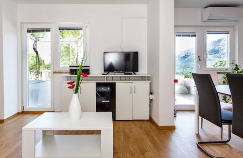 Draga Bascanska Apartment | Apartments Mihaela-Four star Apartment for 4 With Sea View And Swimming Pool