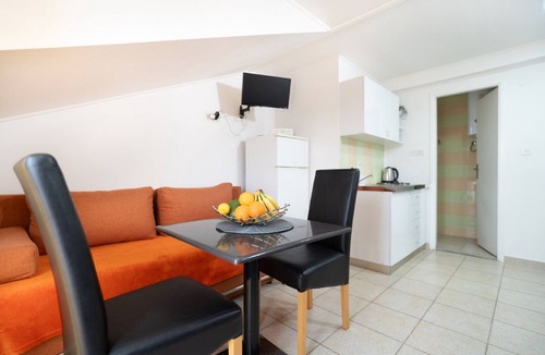 Gornji Karin Apartment | Apartments Milic - Studio Apartment with Sea View 4