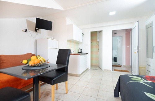 Gornji Karin Apartment | Apartments Milic - Studio Apartment with Sea View 4