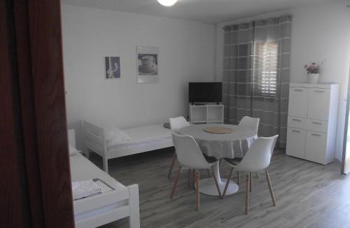 Kukljica Apartment | Apartments Milo