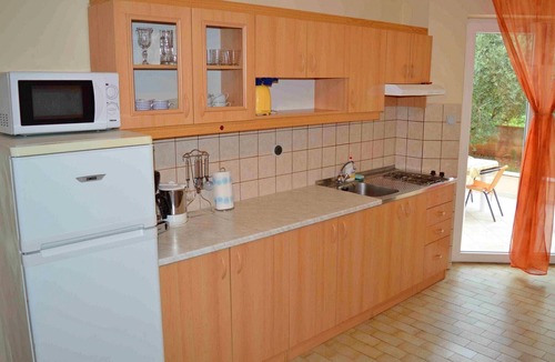 Punat Apartment | Apartments Mira, (15266), Punat, hr