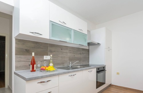 Ruskamen Apartment | Apartments Mirko (57381-A2) - Lokva Rogoznica