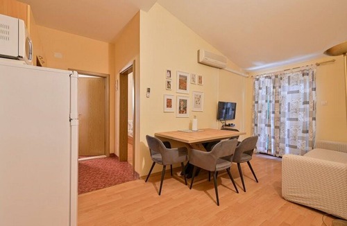 Seget Vranjica Apartment | Apartments Mirko (30361-A4) - Seget Vranjica