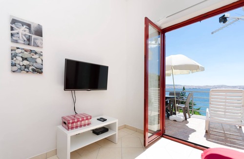 Ribarica Apartment | Apartments Mladen (61131-A1) - Karlobag
