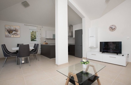 Zivogosce Apartment | Apartments Mladen
