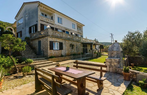 Pokrivenik Apartment | Apartments Mrvelj (100301-A1) - Gdinj - island Hvar