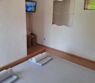 Cove Tri Zala (Zrnovo) Apartment | Apartments Neno