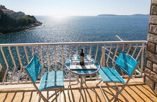 Lozica Apartment | Apartments Neve - One-Bedroom Apartment with Balcony and Sea View