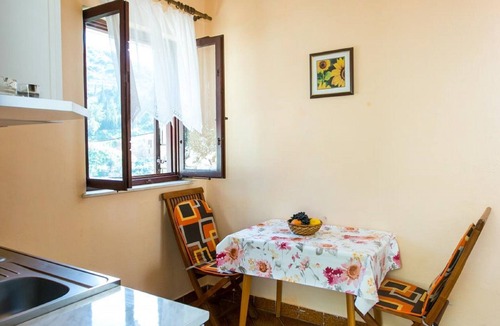 Lozica Apartment | Apartments Neve - One-Bedroom Apartment with Balcony and Sea View