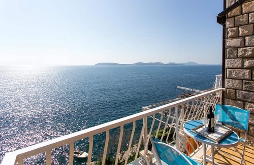 Lozica Apartment | Apartments Neve - One-Bedroom Apartment with Balcony and Sea View