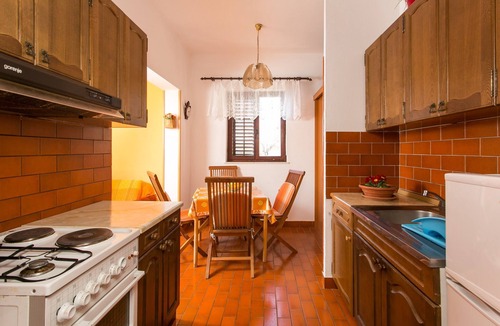 Lozica Apartment | Apartments Neve - Two-Bedroom Apartment with Balcony and Sea View