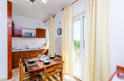 Gornji Kono Apartment | Apartments Nicol - Two-Bedroom Apartment with Balcony and Sea View