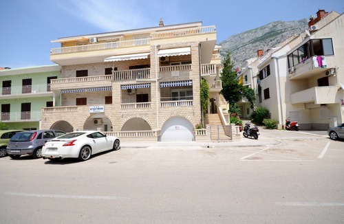 Istok Apartment | Apartments Pero (36191-A4) - Makarska